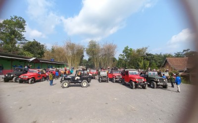 Seru dan Menantang! Siswa-siswi SMK Model Patriot IV Ciawigebang Melakukan Kunjungan Wisata ke Merapi Jeep